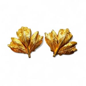 Vintage Gold Leaf Textured Clip On Earrings. 1" Nature Like New